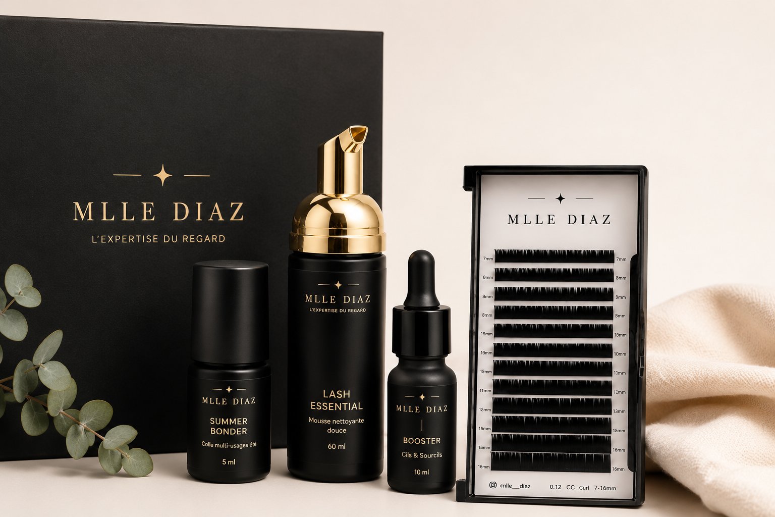 Gamme Mlle Diaz : colle Summer Bonder, mousse nettoyante Lash Essential, sérum Booster et barrette d'extensions de cils