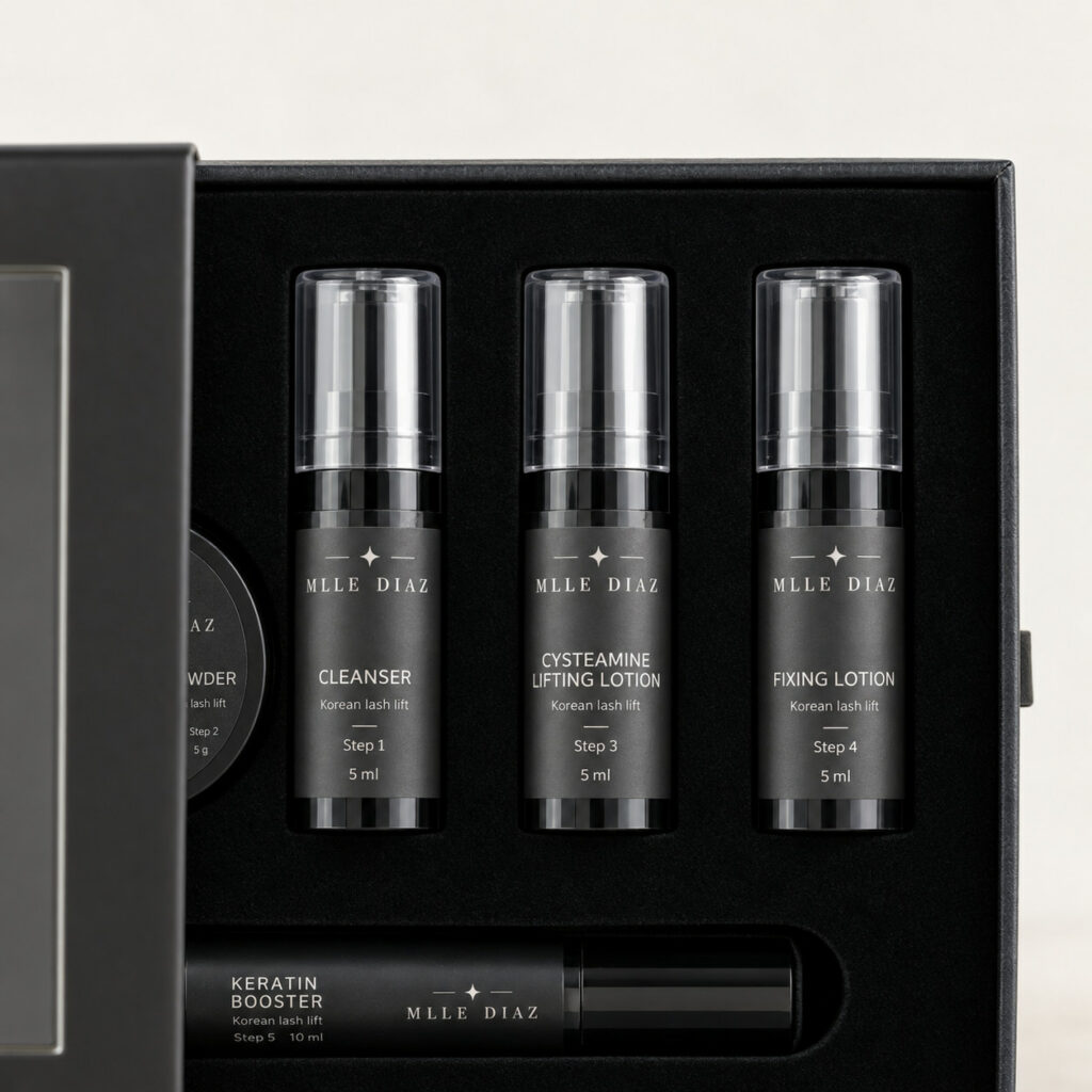 Les trois lotions de 5 ml du kit Korean Lash Lift : nettoyant, lotion à la cystéamine et lotion fixatrice