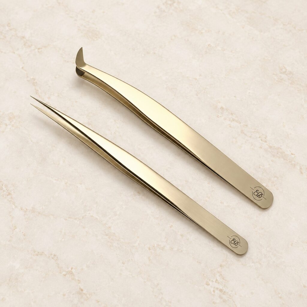 Duo de pinces dorées Mlle Diaz : pince volume russe et pince droite