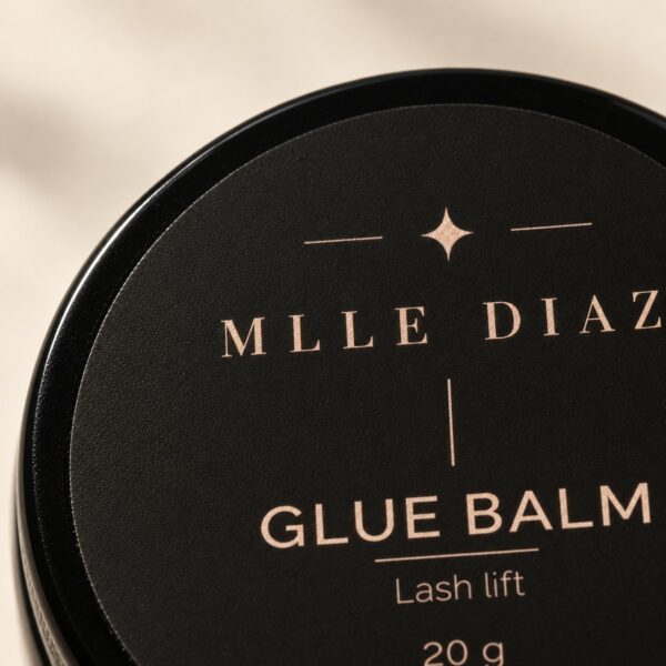 Gros plan sur l'étiquette du Glue balm : lash lift, 20 g