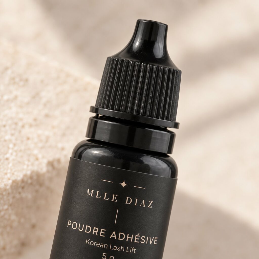 Gros plan sur l'étiquette de la poudre adhésive Korean Lash Lift, 5 g